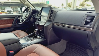 2020 Toyota Land Cruiser GXR V6 Grand Touring, GCC Specifications-9