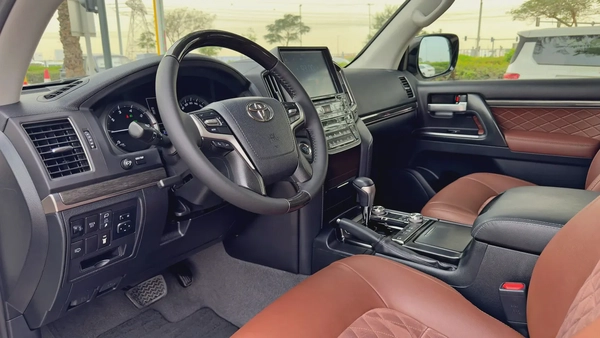 2020 Toyota Land Cruiser GXR V6 Grand Touring, GCC Specifications