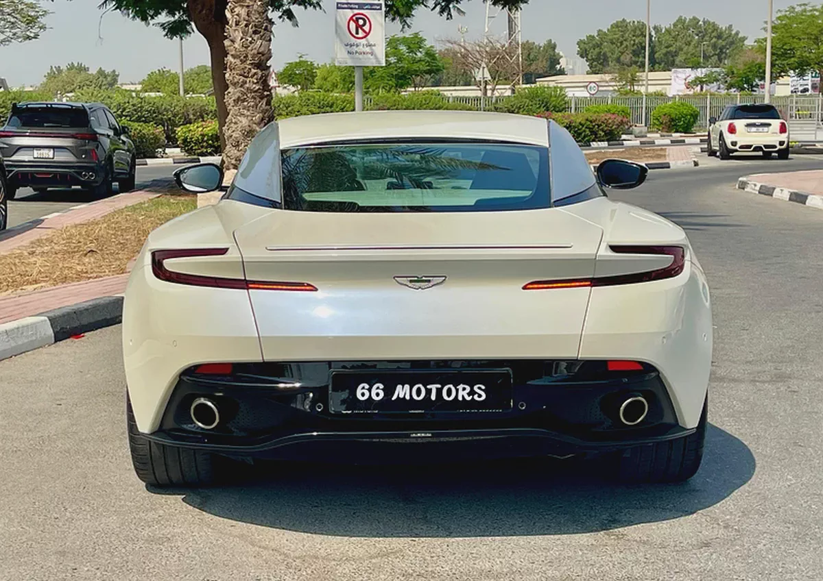 Aston Martin DB11 / 2017 Model / Gcc Spec’s / Less Km Driven-5-5