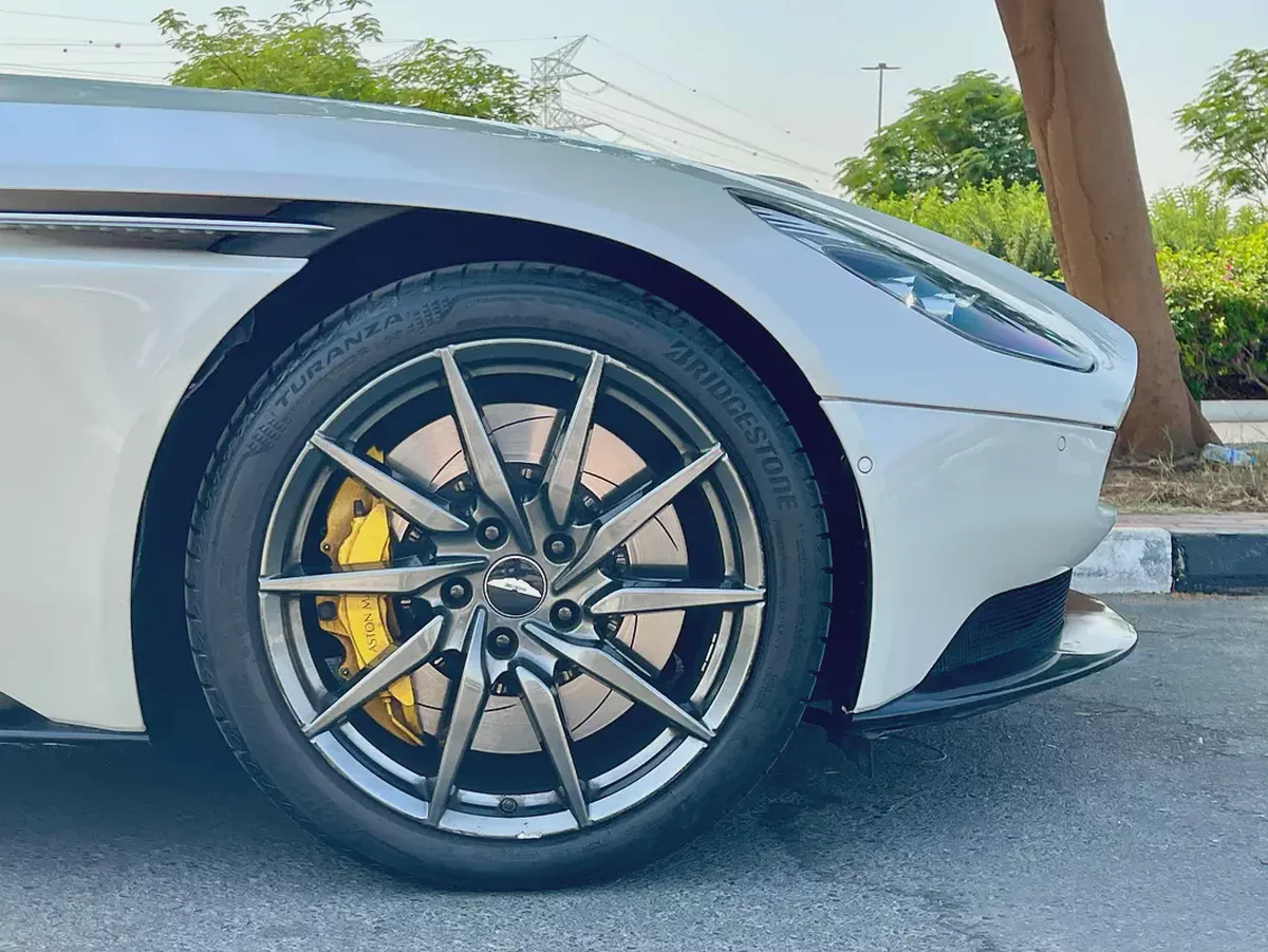 Aston Martin DB11 / 2017 Model / Gcc Spec’s / Less Km Driven-7-7