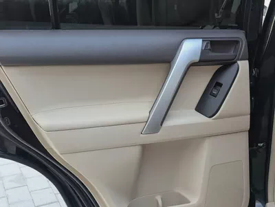 Toyota Prado 2.7L V4 GCC Specs | Low Mileage | Leather Seats | Cruise Control | Excellent Condition-17