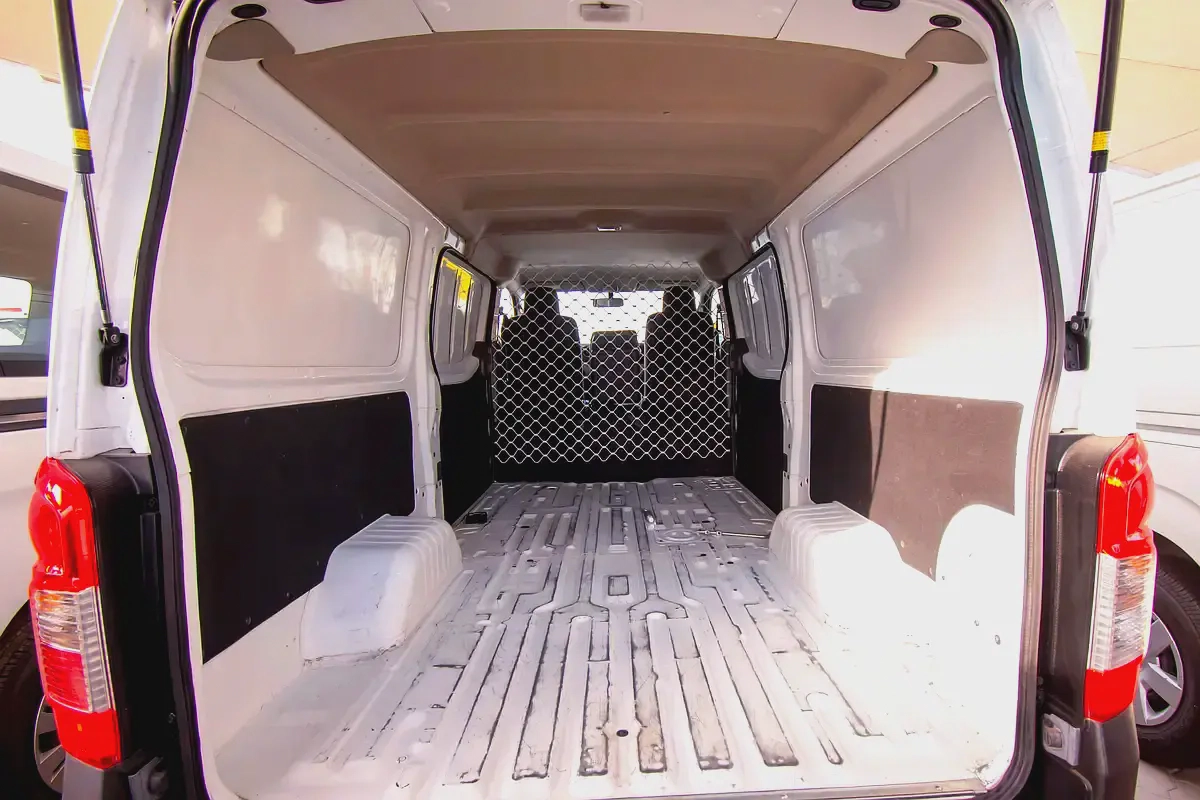 2022 Nissan Urvan | Standard Roof Delivery Van | GCC Specs | Ref#N32210-6-6