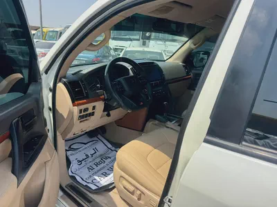Toyota Land Cruiser 2014 white color GCC calen car-2