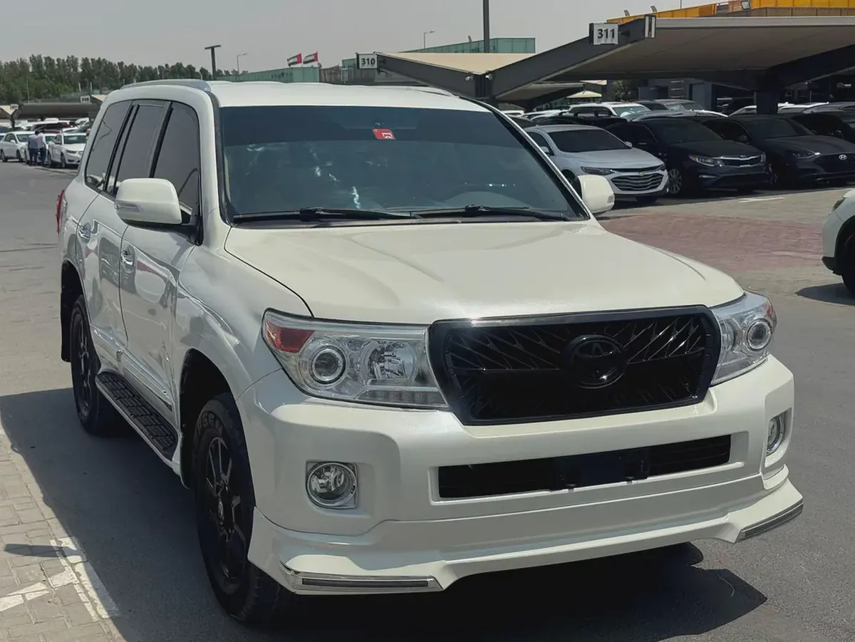 Toyota Land Cruiser 2014 white color GCC calen car-12-12