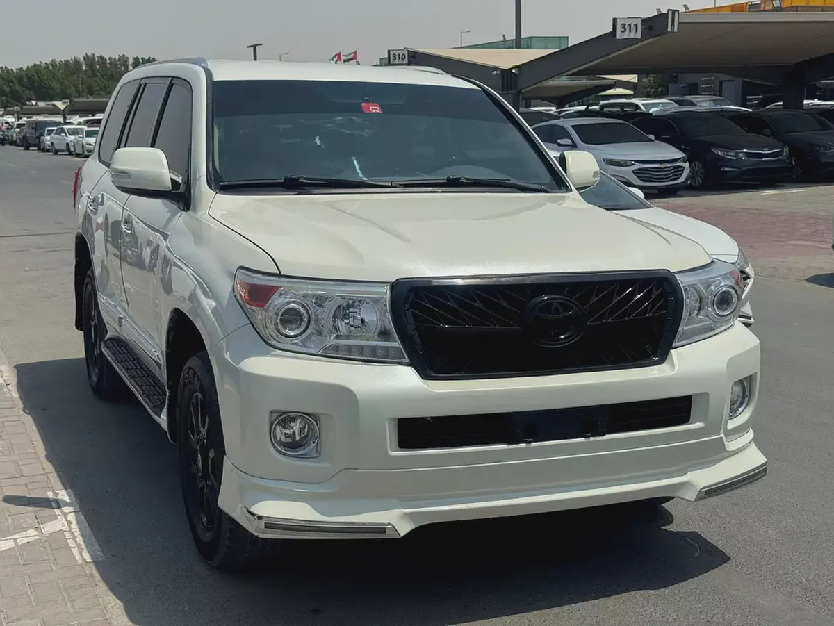 Toyota Land Cruiser 2014 white color GCC calen car-4-4