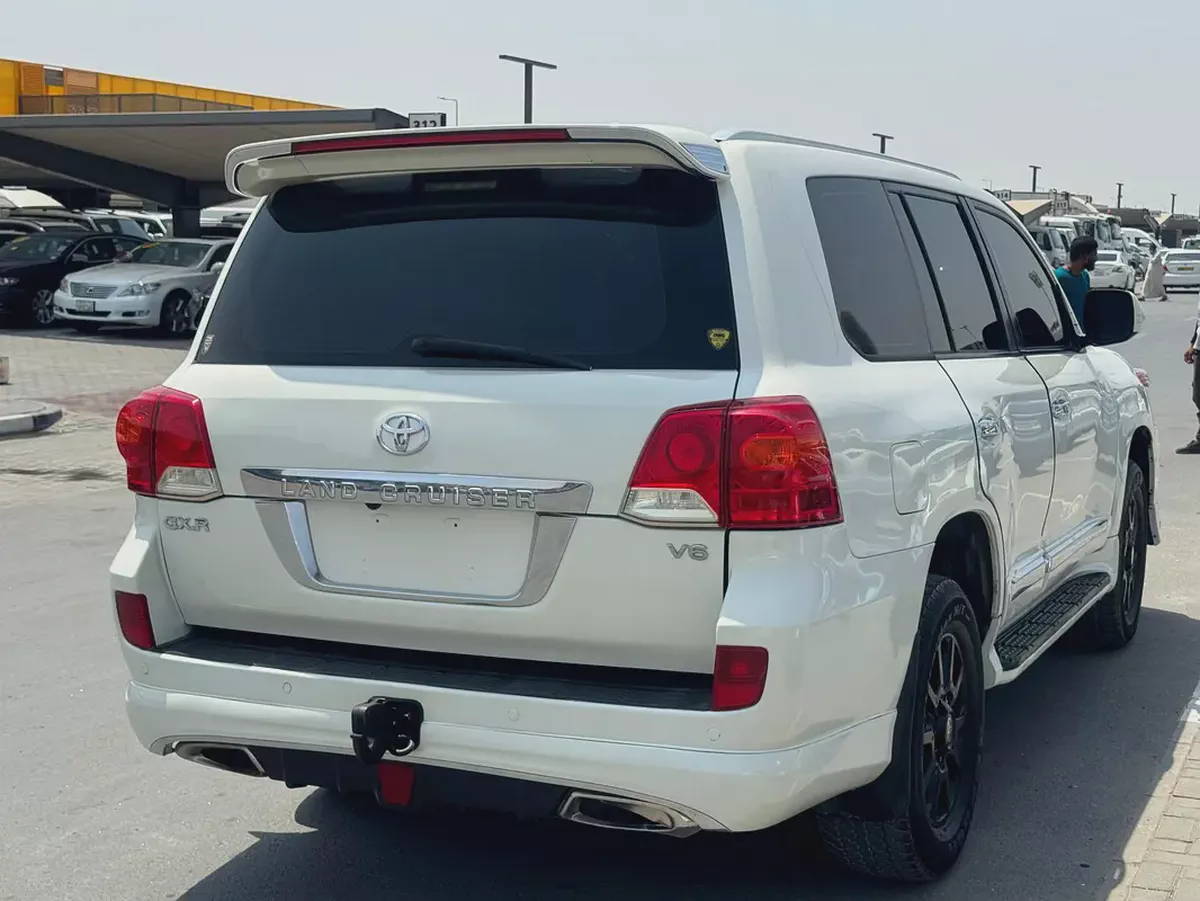 Toyota Land Cruiser 2014 white color GCC calen car-7-7