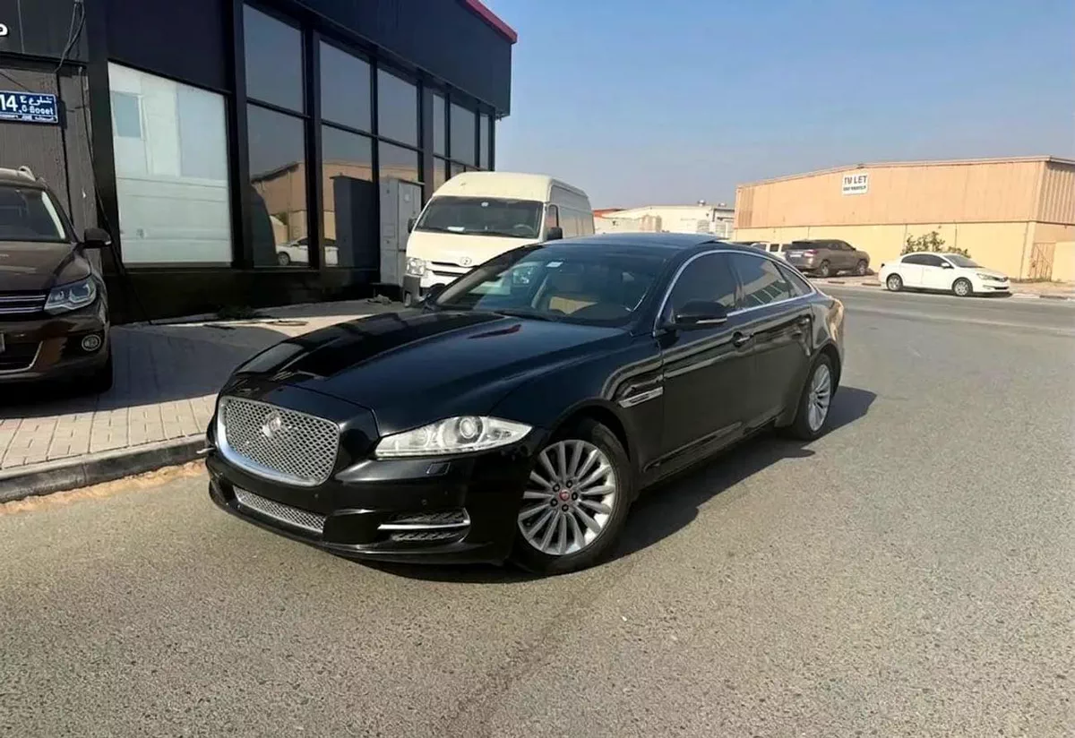 Jaguar XJ LUXURY LWB XJL Ultimate (LWB) - GCC Specs - Pristine Condition