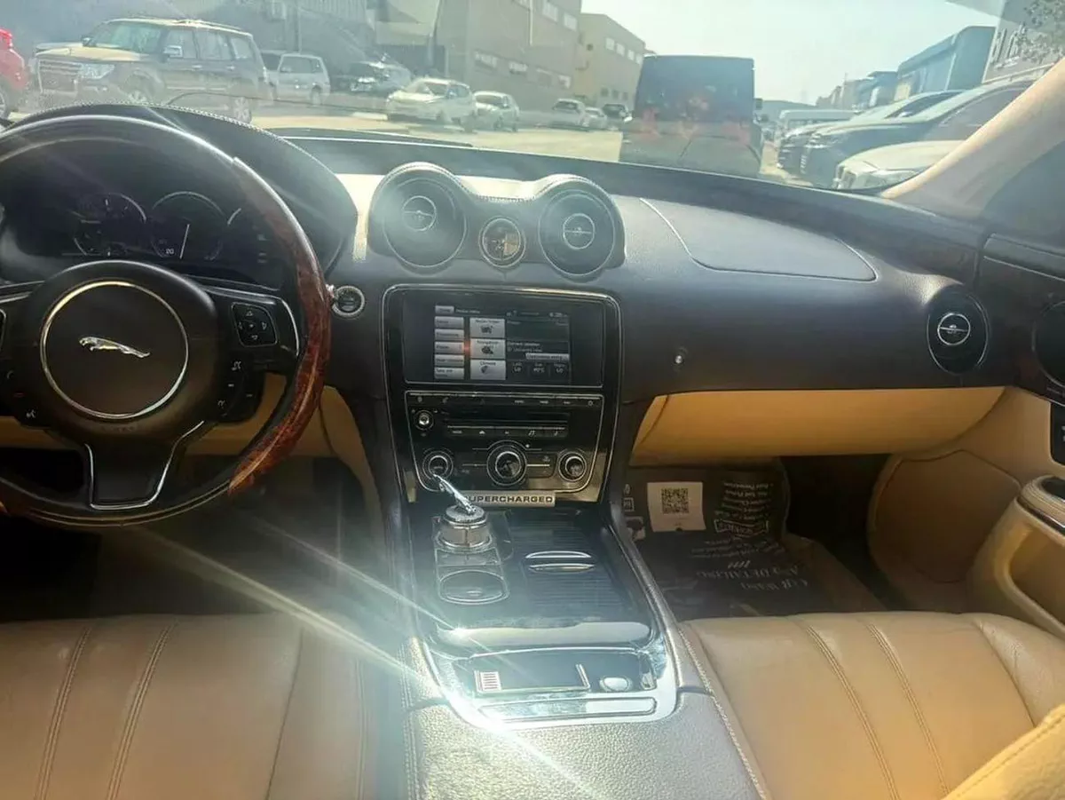 Jaguar XJ LUXURY LWB XJL Ultimate (LWB) - GCC Specs - Pristine Condition-3-0