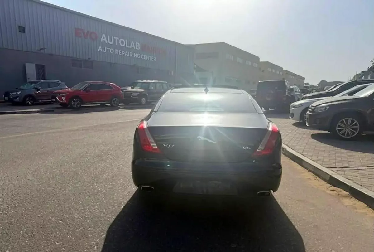 Jaguar XJ LUXURY LWB XJL Ultimate (LWB) - GCC Specs - Pristine Condition-4-0