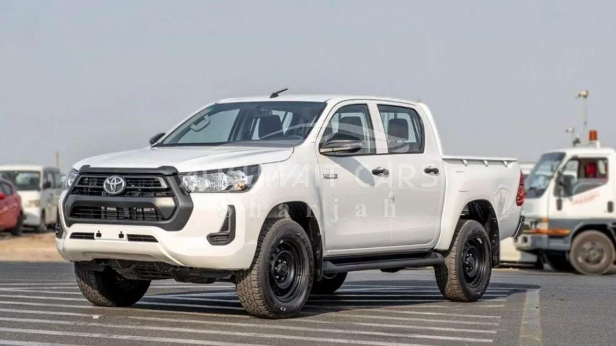 Toyota Hilux GL DC 2.4D MT 4X4 P.WINDOW MY2023 – WHITE