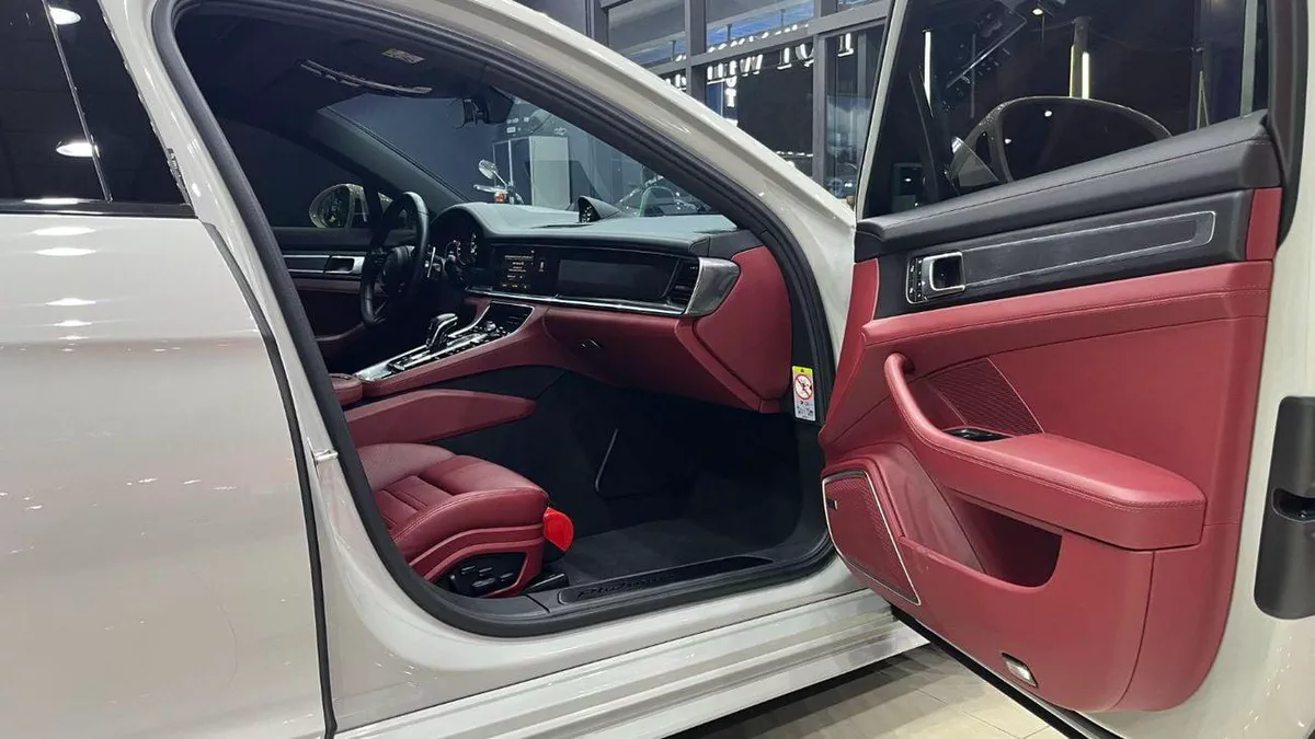Porsche Panamera 4 E-HYBRID-11-0