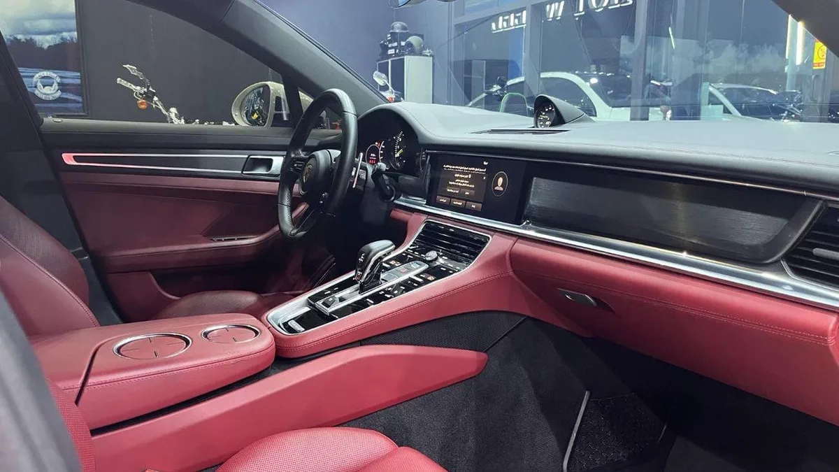 Porsche Panamera 4 E-HYBRID-13-0