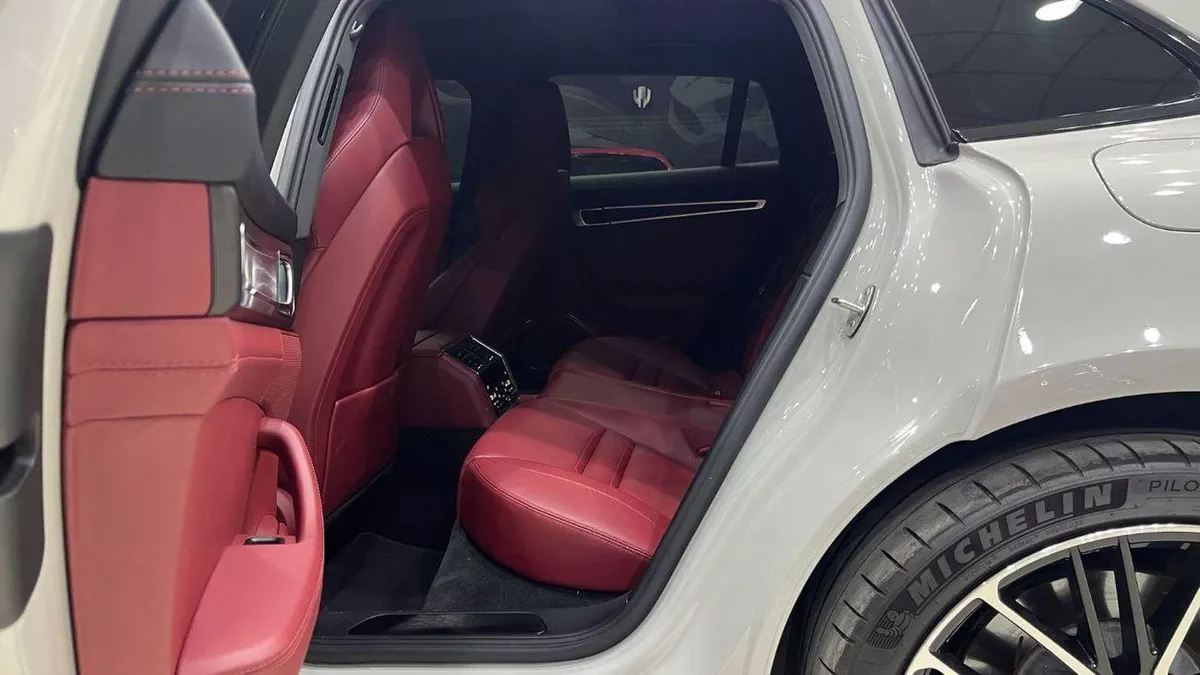 Porsche Panamera 4 E-HYBRID-15-0