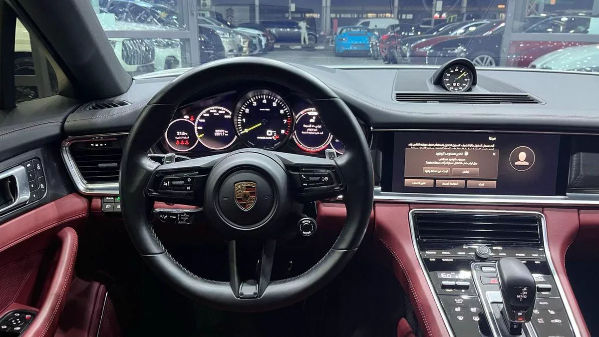 Porsche Panamera 4 E-HYBRID-17-0