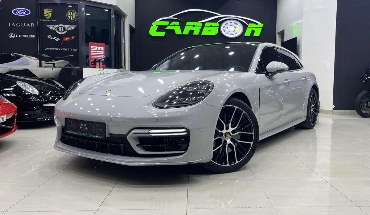 Porsche Panamera 4 E-HYBRID-1-0