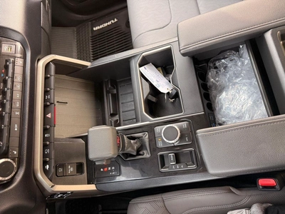 Toyota Tundra Premium option 360 Camera, leather seats 2024-9