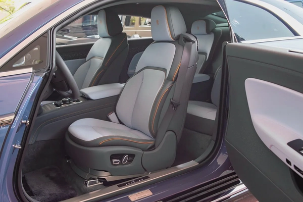 ROLLS-ROYCE SPECTRE | 2024 | SILVER BADGE | 5,200km | UNDER WARRANTY