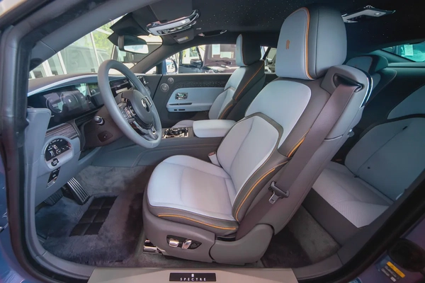 ROLLS-ROYCE SPECTRE | 2024 | SILVER BADGE | 5,200km | UNDER WARRANTY