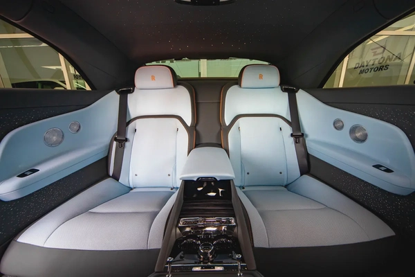 ROLLS-ROYCE SPECTRE | 2024 | SILVER BADGE | 5,200km | UNDER WARRANTY