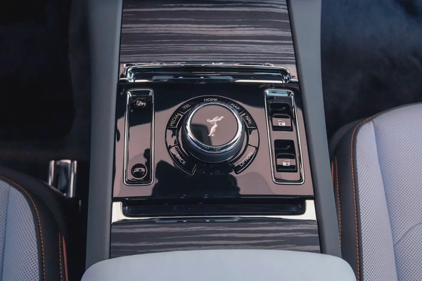 ROLLS-ROYCE SPECTRE | 2024 | SILVER BADGE | 5,200km | UNDER WARRANTY