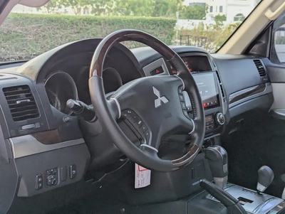 MITSUBISHI PAJERO 2015 GLS MID OPTION V6 3.5L IN EXCELLENT CONDITION-10