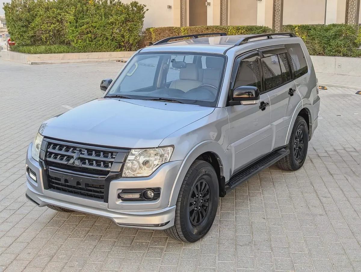 MITSUBISHI PAJERO 2015 GLS MID OPTION V6 3.5L IN EXCELLENT CONDITION-1-1