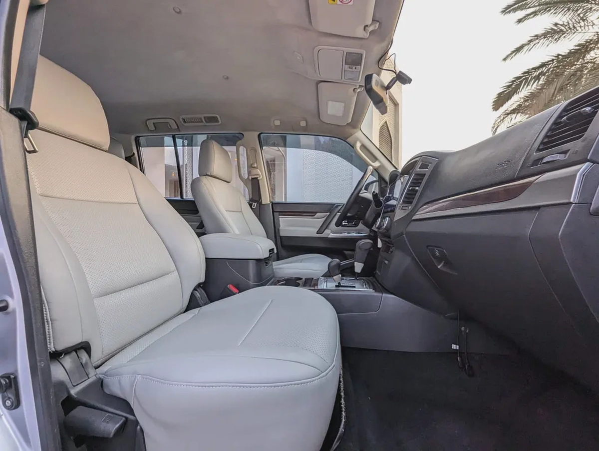 MITSUBISHI PAJERO 2015 GLS MID OPTION V6 3.5L IN EXCELLENT CONDITION-6-6