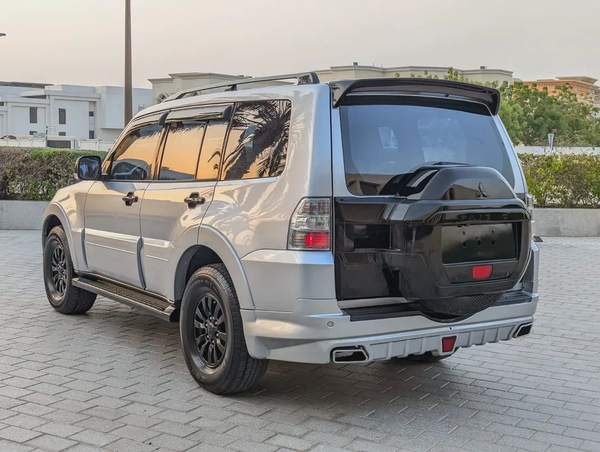 MITSUBISHI PAJERO 2015 GLS MID OPTION V6 3.5L IN EXCELLENT CONDITION