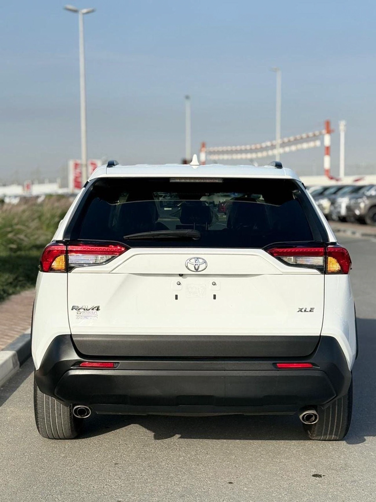 Toyota RAV4 XLE 2.5L full option-3-3