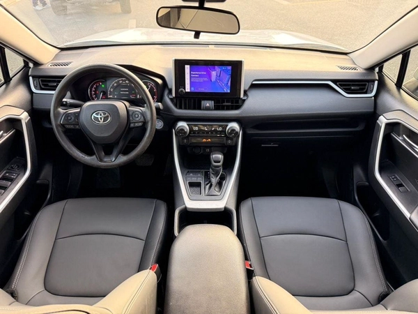 Toyota RAV4 XLE 2.5L full option