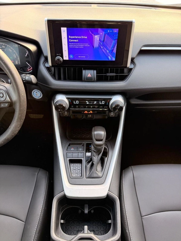 Toyota RAV4 XLE 2.5L full option