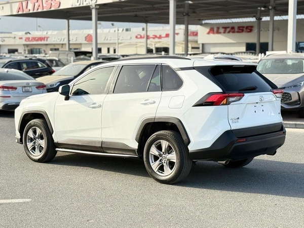 Toyota RAV4 XLE 2.5L full option