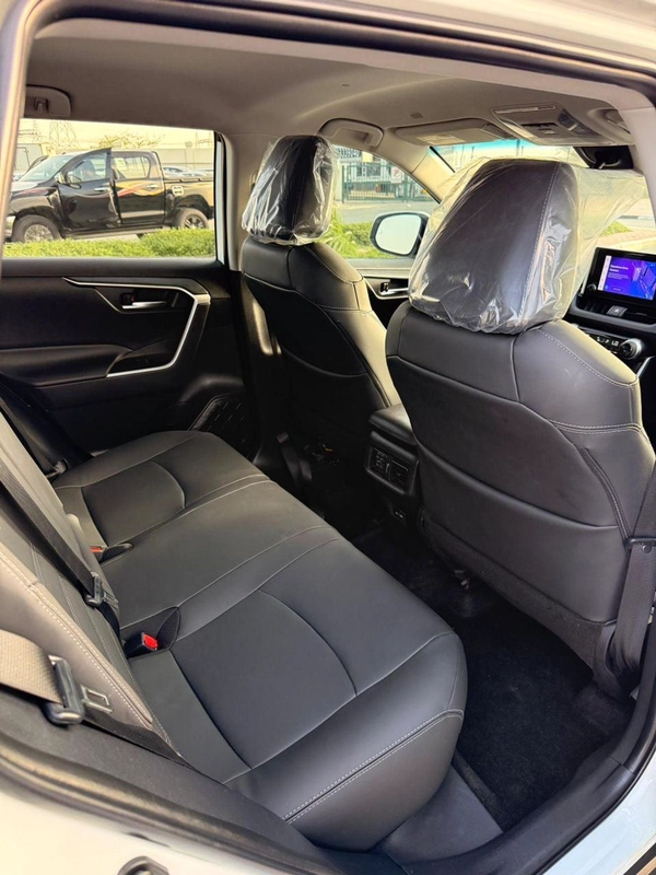 Toyota RAV4 XLE 2.5L full option