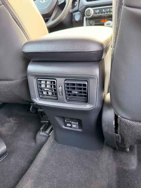 Toyota RAV4 XLE 2.5L full option
