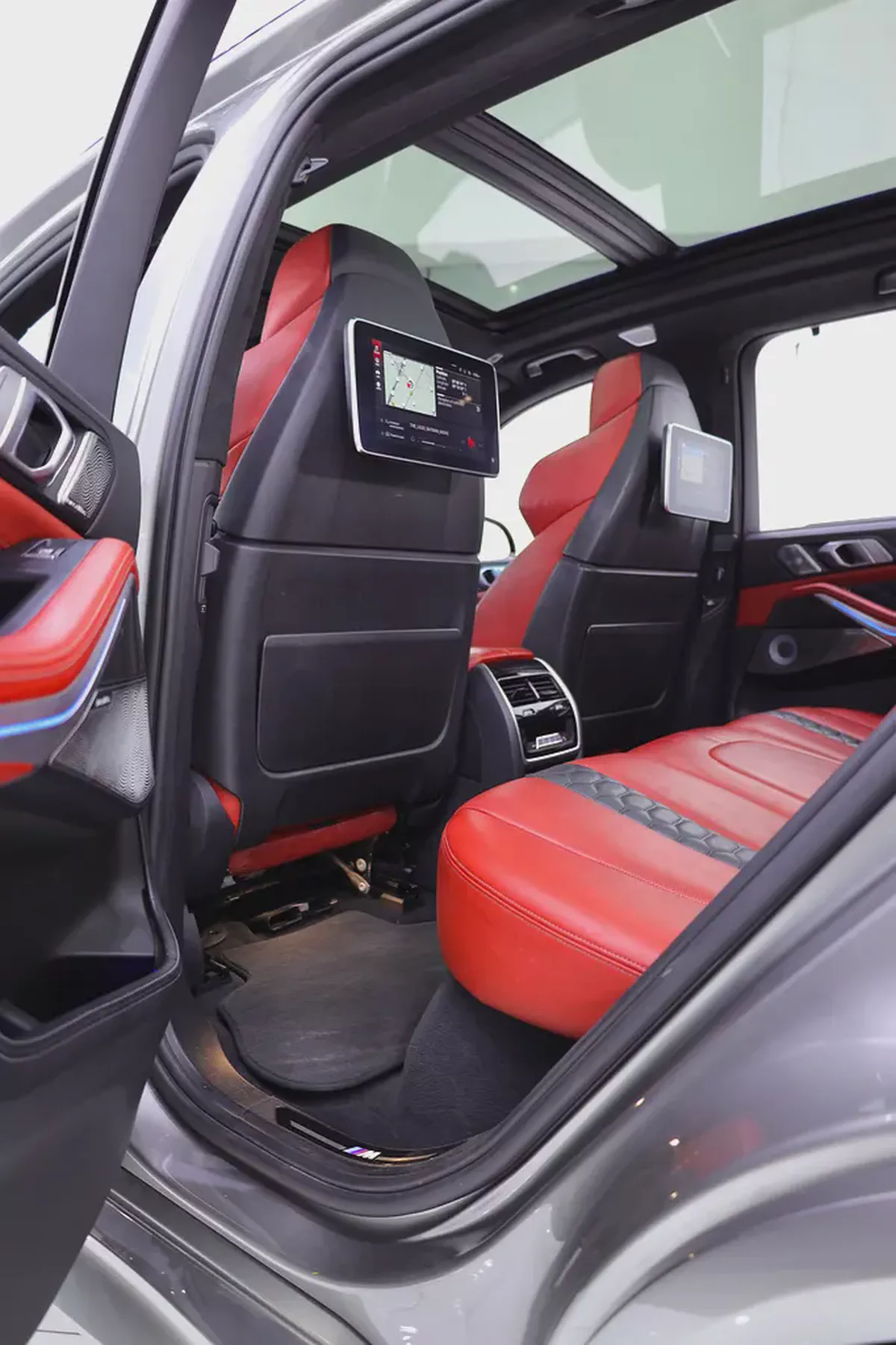 X5 M COMPETITION 2021 GCC CARBON PACKAGE + Excellent Condition + Rear entertainment-9-9