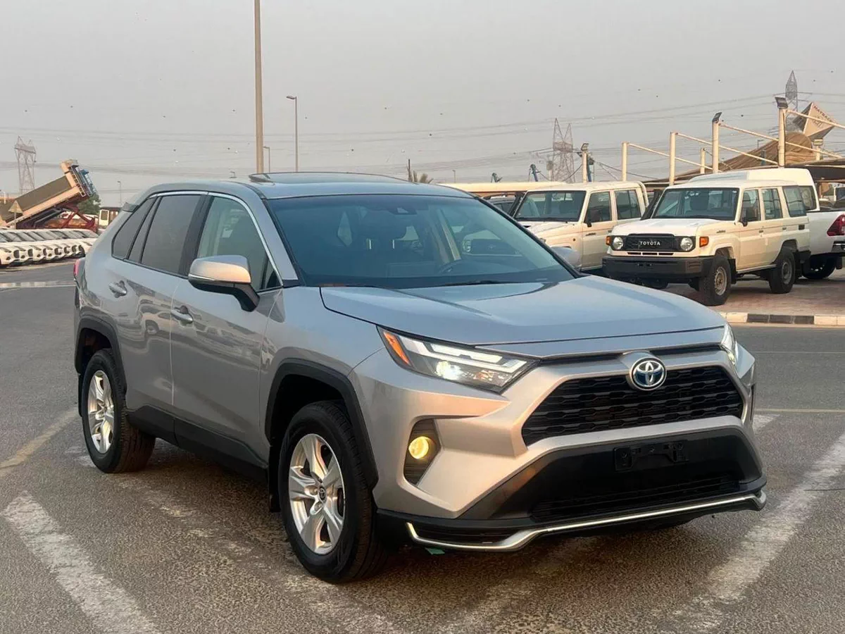 Toyota RAV4 XLE 2021 Toyota Rav4 Hybrid XLE Full Option 2.5L V4 - Rear Camera  Leather Seat - AWD 4x4 - Sunroof -