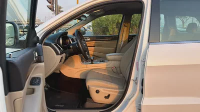 JEEP GRAND CHEROKEE LAREDO 4WD - GCC SPECS - ORIGINAL PAINT - ACCIDENT FREE - EXCELENT CONDITION --10