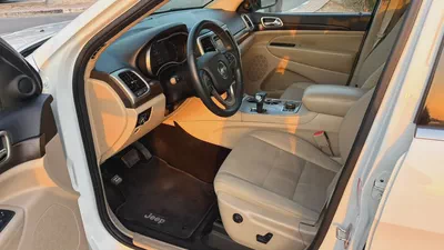 JEEP GRAND CHEROKEE LAREDO 4WD - GCC SPECS - ORIGINAL PAINT - ACCIDENT FREE - EXCELENT CONDITION --11
