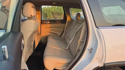 JEEP GRAND CHEROKEE LAREDO 4WD - GCC SPECS - ORIGINAL PAINT - ACCIDENT FREE - EXCELENT CONDITION --17