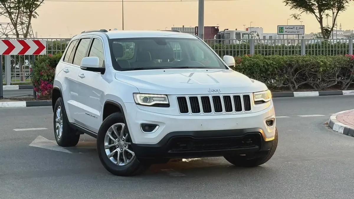JEEP GRAND CHEROKEE LAREDO 4WD - GCC SPECS - ORIGINAL PAINT - ACCIDENT FREE - EXCELENT CONDITION --1-1