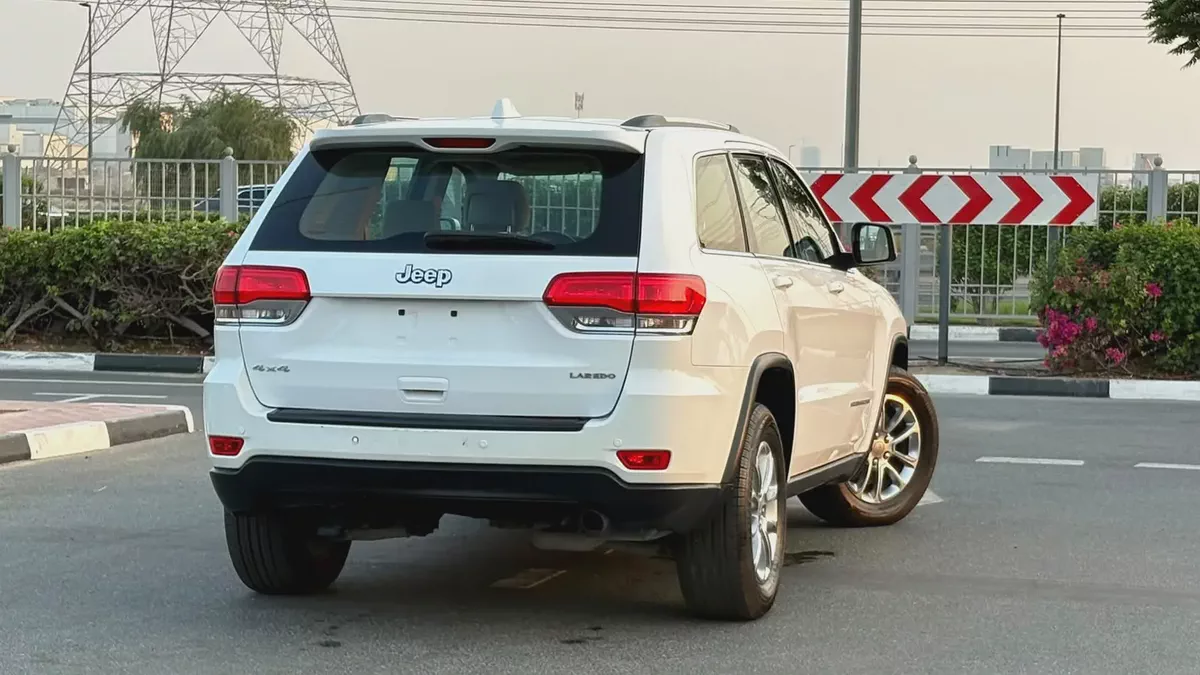 JEEP GRAND CHEROKEE LAREDO 4WD - GCC SPECS - ORIGINAL PAINT - ACCIDENT FREE - EXCELENT CONDITION --5-5