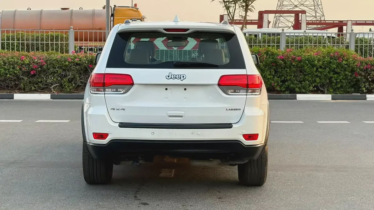 JEEP GRAND CHEROKEE LAREDO 4WD - GCC SPECS - ORIGINAL PAINT - ACCIDENT FREE - EXCELENT CONDITION --7-7