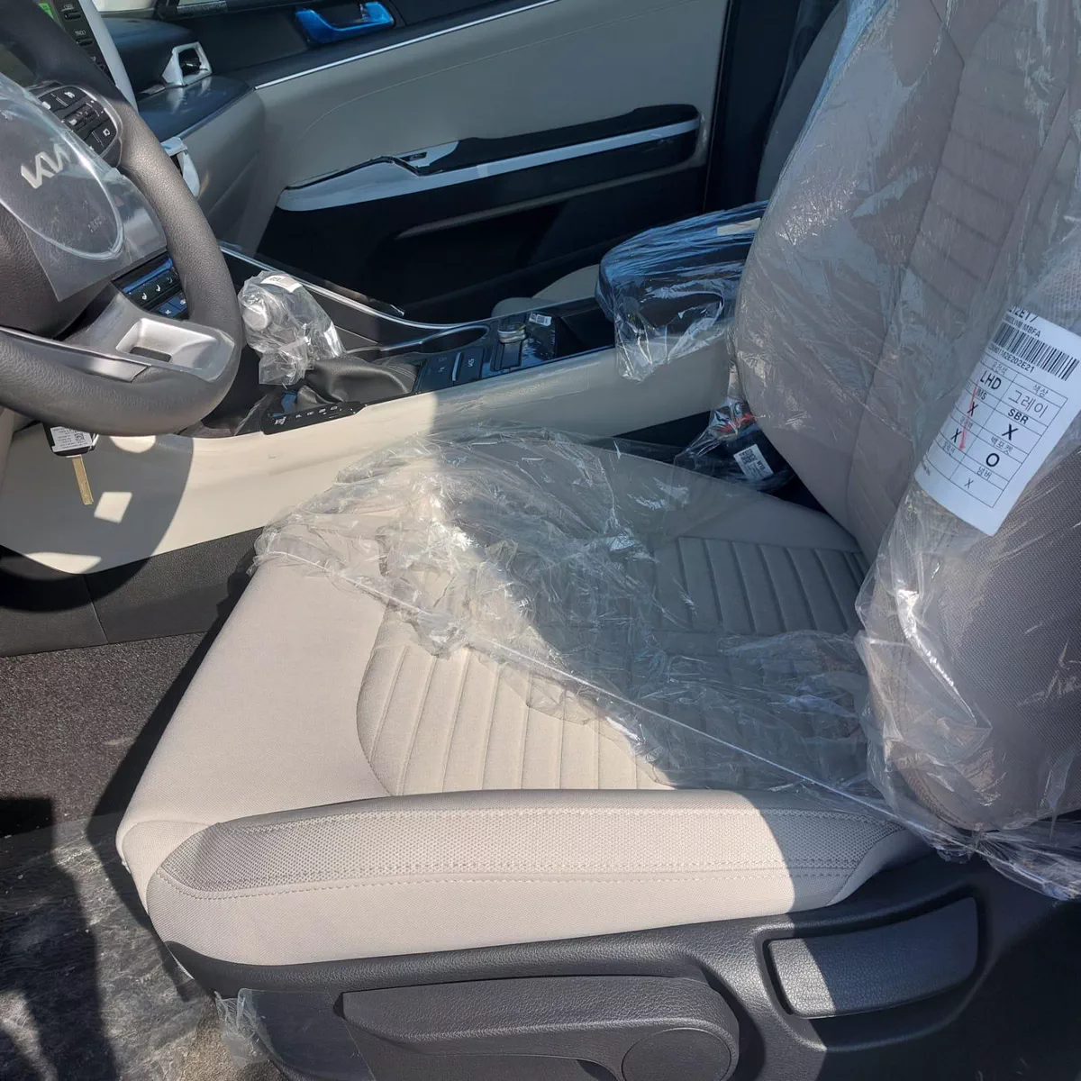 Kia Carnival 2026 – Luxury MPV with SUV-12-12
