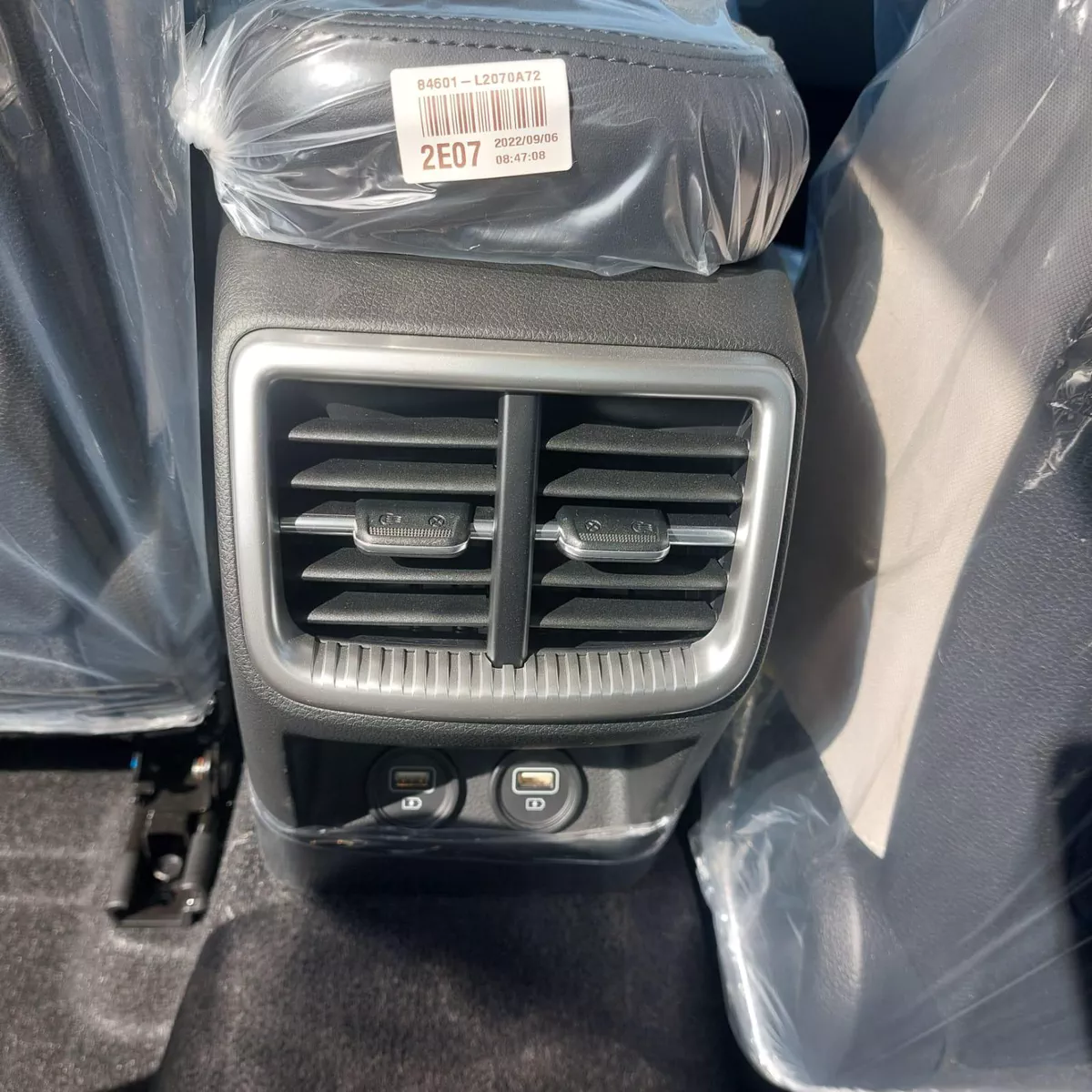 Kia Carnival 2026 – Luxury MPV with SUV-16-16