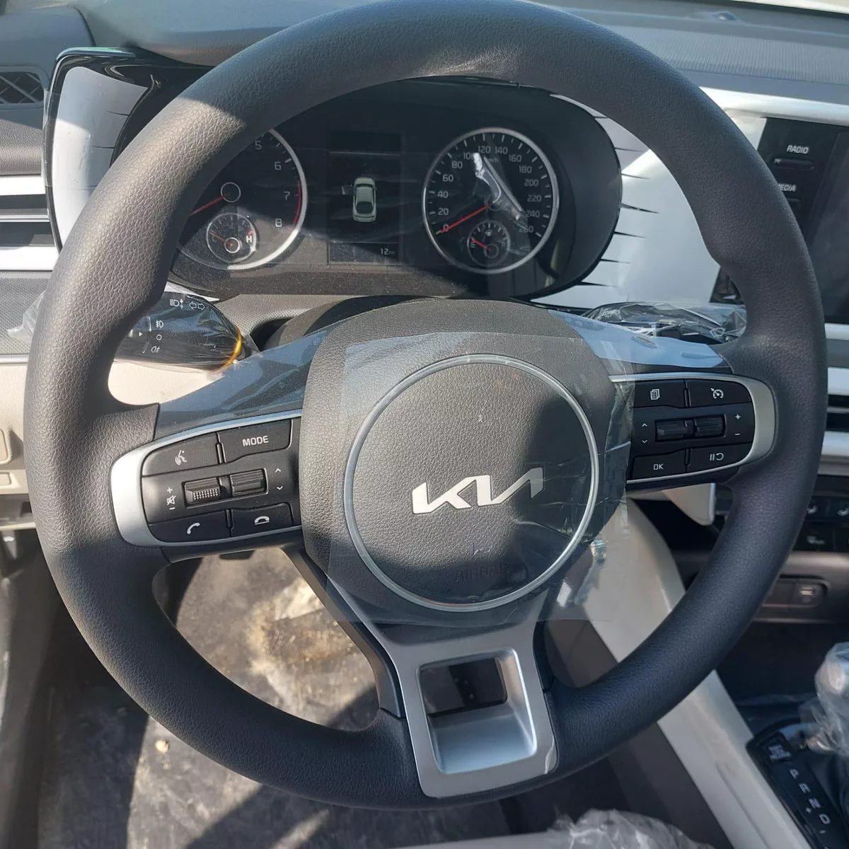 Kia Carnival 2026 – Luxury MPV with SUV-17-17