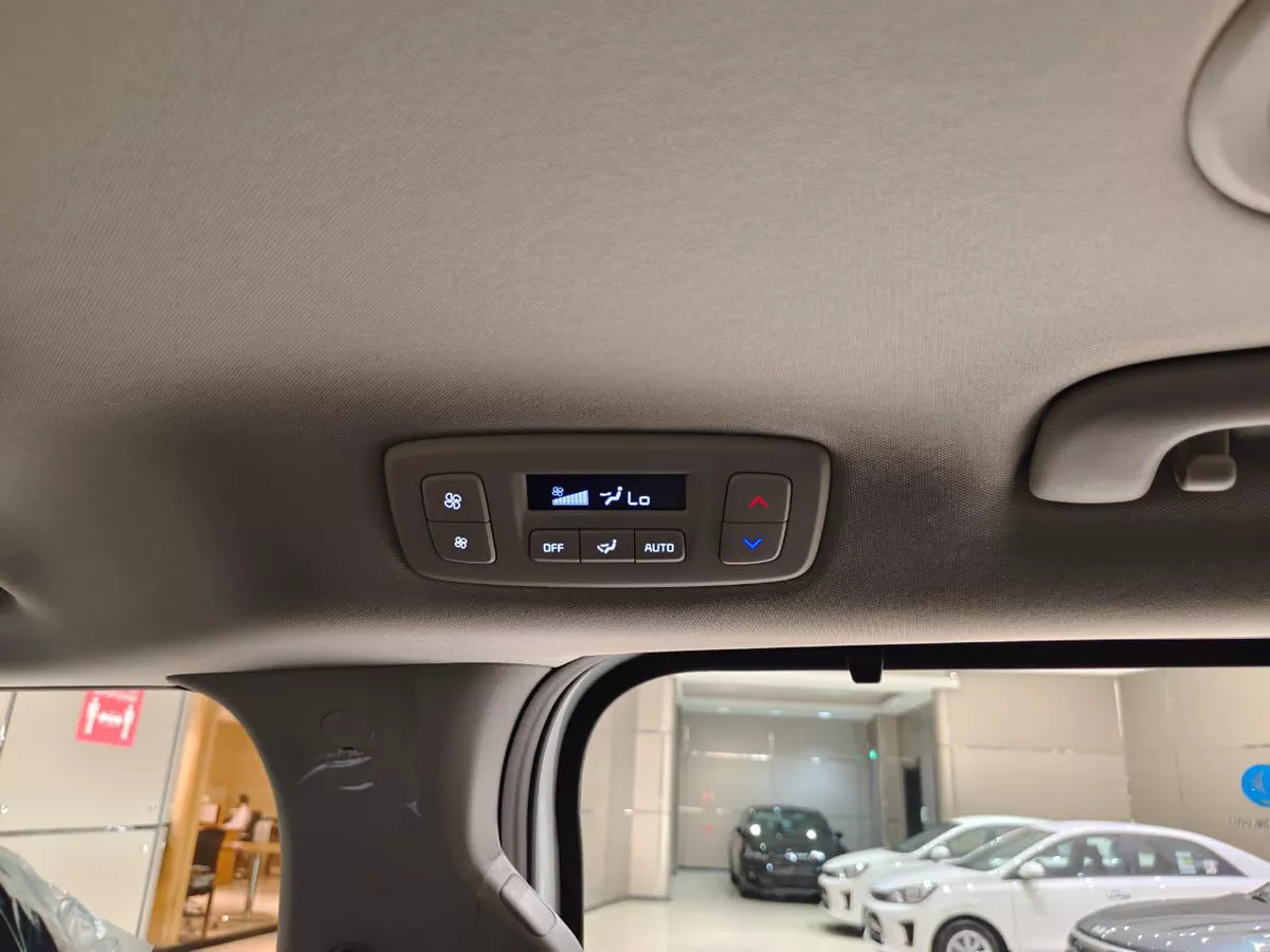 Kia Carnival 2026 – Luxury MPV with SUV-8-8