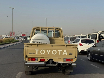 Toyota Land Cruiser Pick Up Std 4.0L Single Cab Utility 4WD-2
