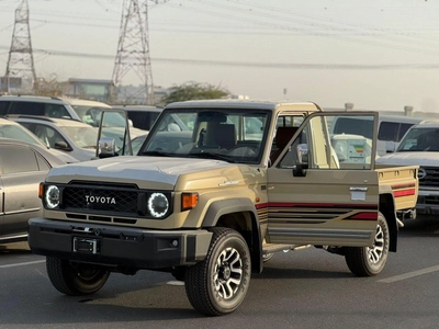 Toyota Land Cruiser Pick Up Std 4.0L Single Cab Utility 4WD-6