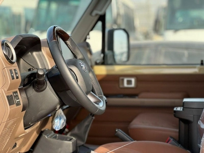 Toyota Land Cruiser Pick Up Std 4.0L Single Cab Utility 4WD-8