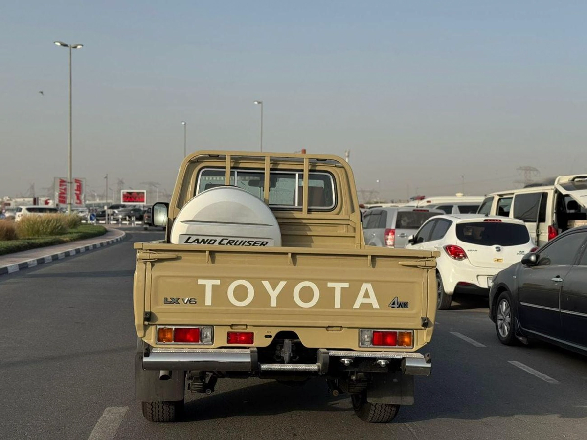 Toyota Land Cruiser Pick Up Std 4.0L Single Cab Utility 4WD-2-2